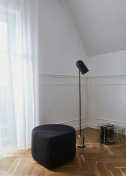 AYTM Stilla Pouf, Anthrazit 9 AYTM Stilla Pouf, Anthrazit -Möbelgeschäft aytm stilla pouf anthracite boucle l70xw60xh365 4