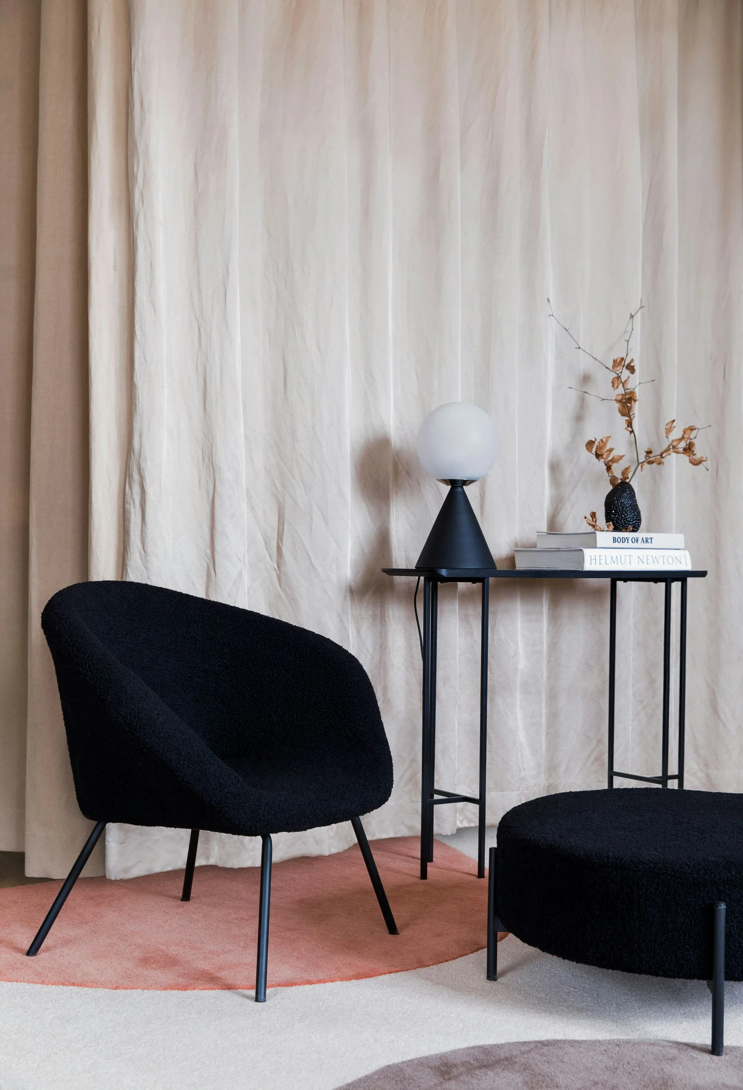 ByOn Theodore Lounge-Sessel, Schwarz 6 ByOn Theodore Lounge-Sessel, Schwarz – Bild 4