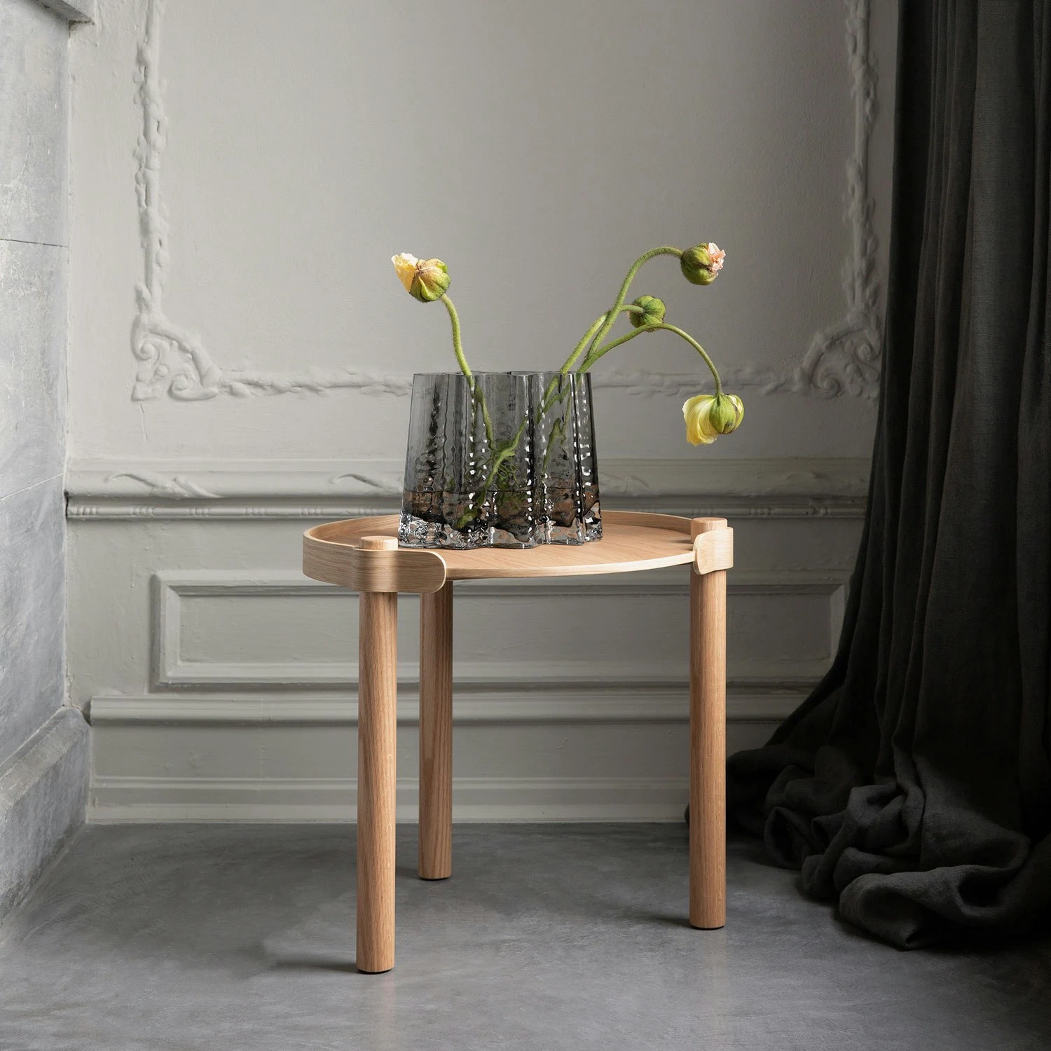 Woody Beistelltisch H45 Cm, Schwarz Gebeizte Eiche 4 Woody Beistelltisch H45 Cm, Schwarz Gebeizte Eiche – Bild 2