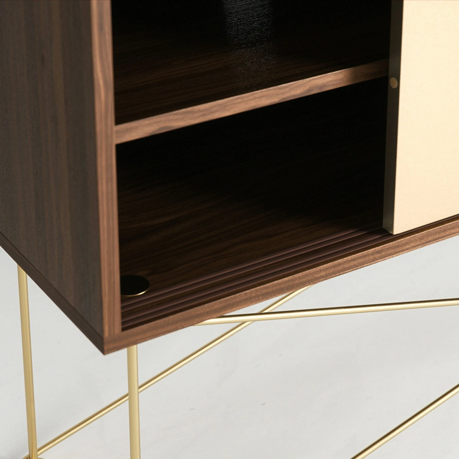 Vogue Fernsehbank 136 Cm Zwei Messing-Schiebetüren Und Gestell, Walnuss/Messing 6 Vogue Fernsehbank 136 Cm Zwei Messing-Schiebetüren Und Gestell, Walnuss/Messing – Bild 4