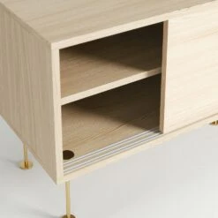 Vogue Medienbank Mit Beinen 136 Cm, White Pigmented Oak / Messing -Möbelgeschäft decotique vogue lowboard 136 cm auf messing beinen 58