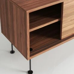 Vogue Medienbank Mit Beinen 180 Cm, Walnussfarben / Schwarz -Möbelgeschäft decotique vogue lowboard 180 cm auf messing beinen 172