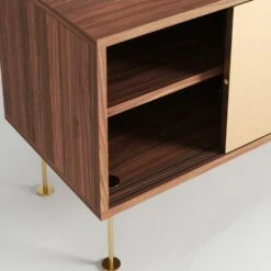 Vogue Lowboard 180 Cm, Walnuss/2W1B/Messing -Möbelgeschäft decotique vogue lowboard 180 cm messingfarbene schiebetur messing beine 18