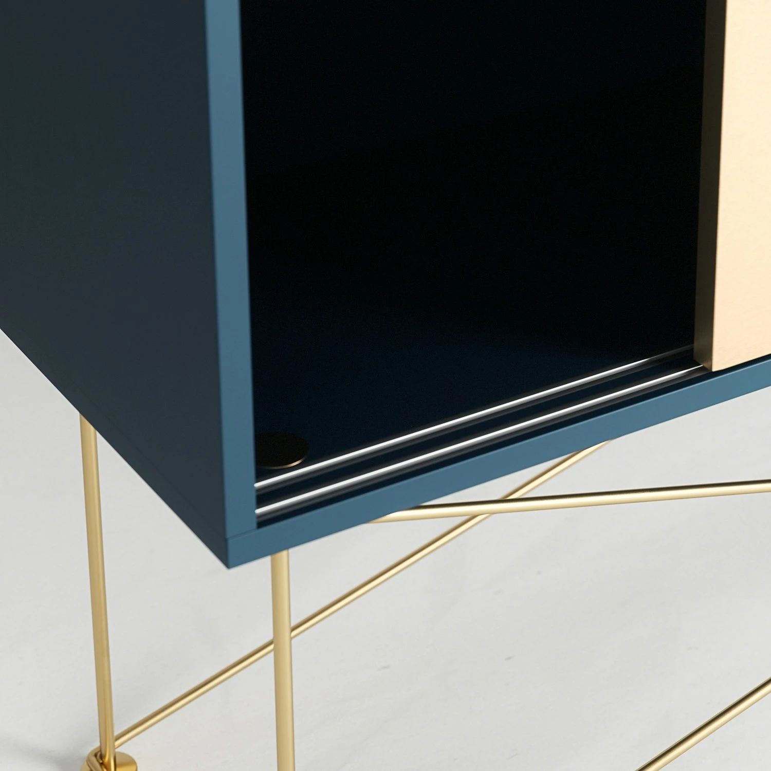 Vogue Sideboard 136 Zwei Messingtüren Und Gestell, Dunkelblau/Messing 6 Vogue Sideboard 136 Zwei Messingtüren Und Gestell, Dunkelblau/Messing – Bild 4