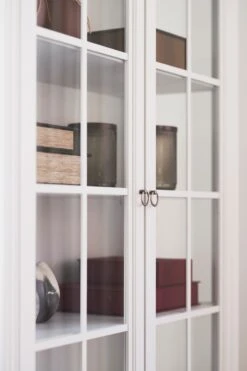 Stockholm 2.0 Vitrine 99x37x201, Whitewash -Möbelgeschäft englesson stockholm 20 vitrine 99x37x201 11