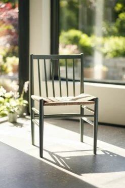 J80 Stuhl, Moosgrau / Sitz Natur -Möbelgeschäft fdb mbler j80 chair 25