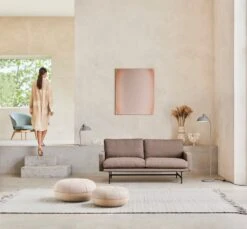 Fritz Hansen Pouf Pouf Small, Oberteil Leder / Hellgrau 9 Fritz Hansen Pouf Pouf Small, Oberteil Leder / Hellgrau -Möbelgeschäft fritz hansen pouf hocker small 6