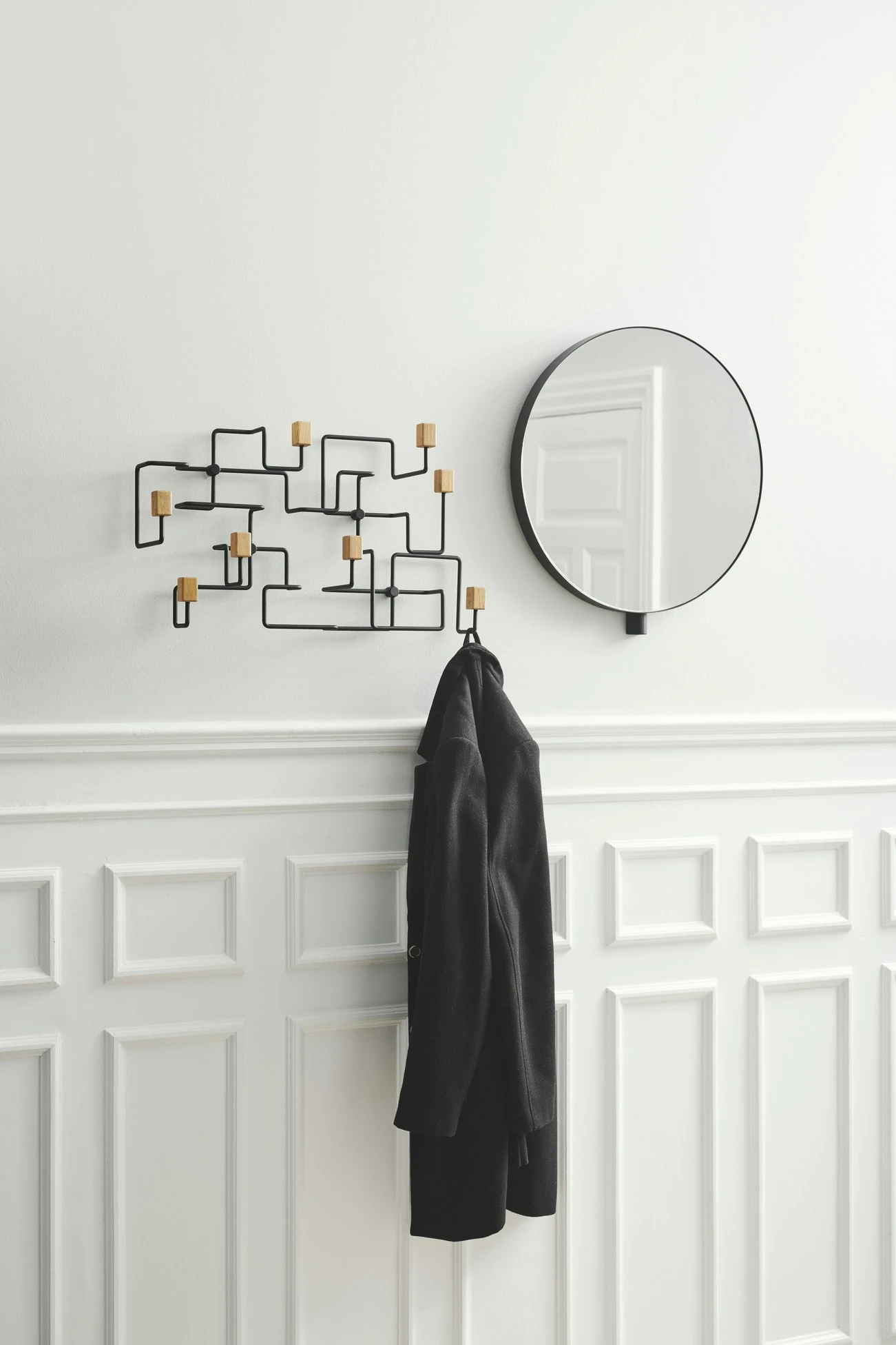 GEJST Underground Garderobe, Schwarz / Eiche 4 GEJST Underground Garderobe, Schwarz / Eiche – Bild 2