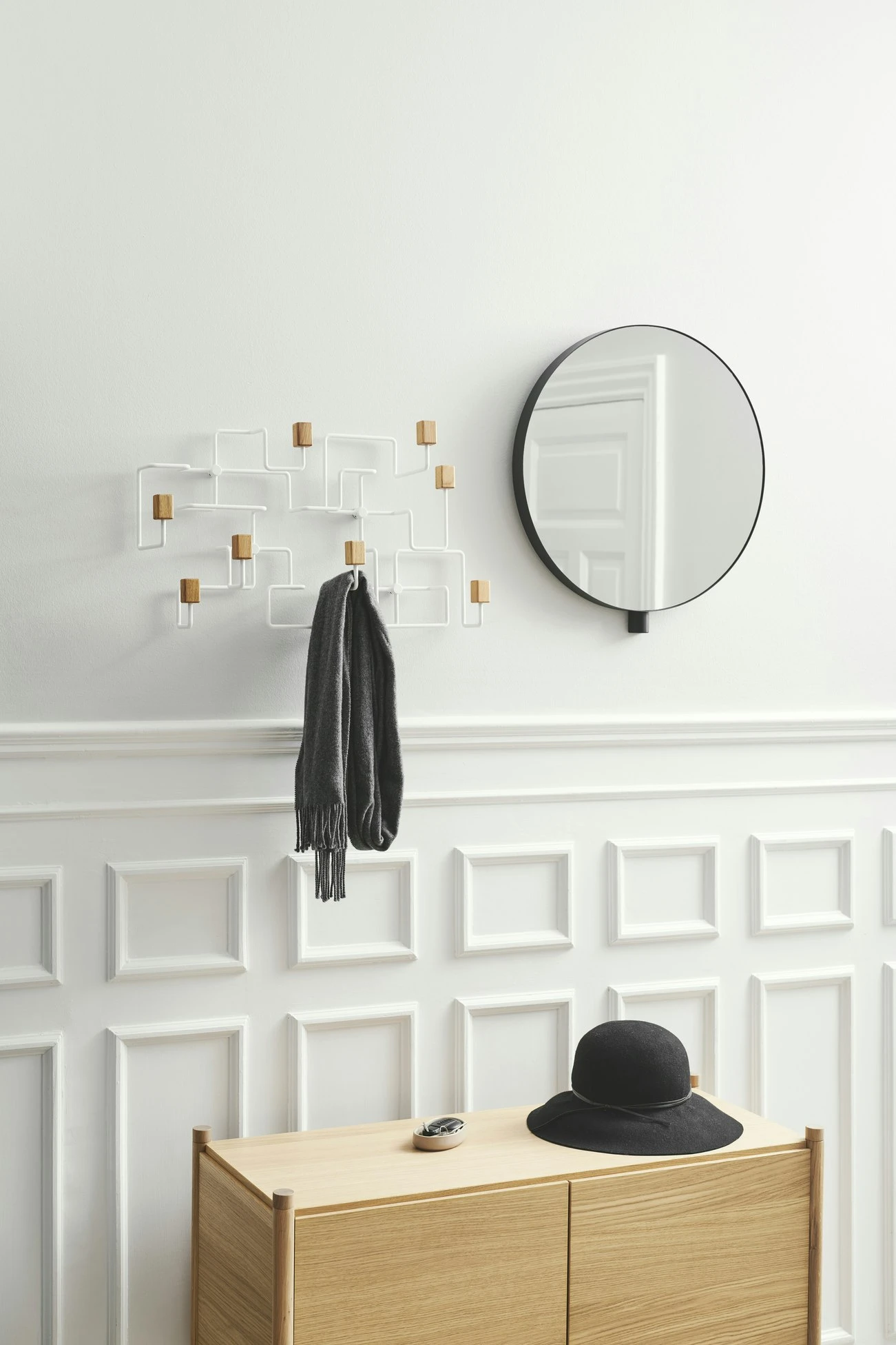 GEJST Underground Garderobe, Weiß / Eiche 4 GEJST Underground Garderobe, Weiß / Eiche – Bild 2