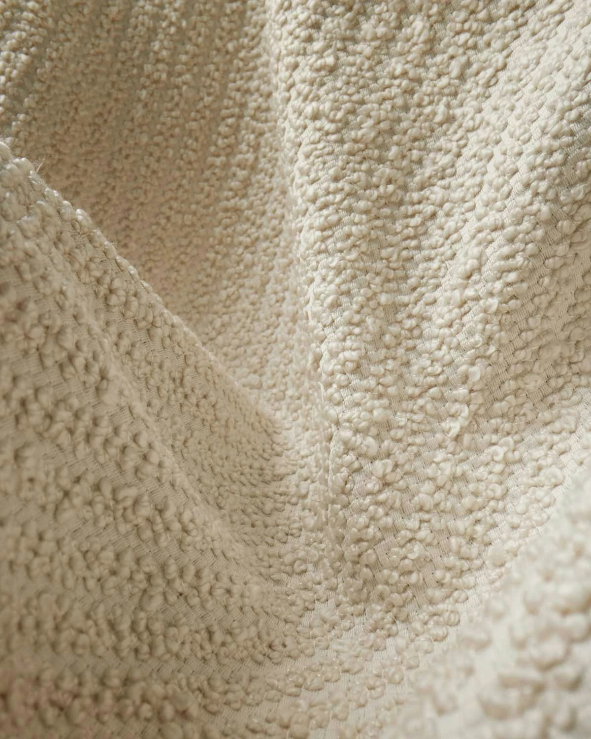 Gubi Bohemian 72 Loungesessel, Dedar Lupo Bouclé 007 8 Gubi Bohemian 72 Loungesessel, Dedar Lupo Bouclé 007 – Bild 6