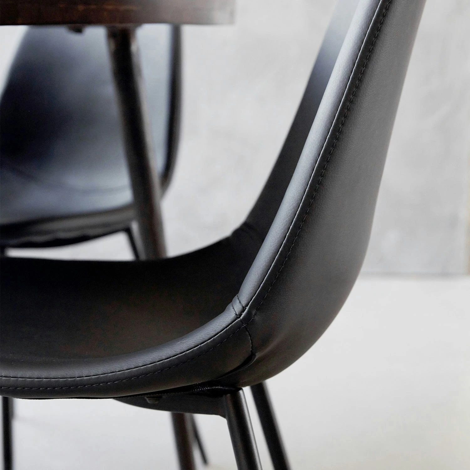 House Doctor Forms Stuhl 2er-Pack, Schwarz 4 House Doctor Forms Stuhl 2er-Pack, Schwarz – Bild 2