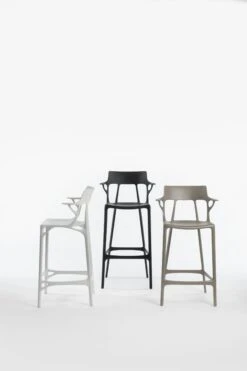 Kartell A.I. Barhocker Recycelt 65 Cm, Grau -Möbelgeschäft kartell ai bar stool recycled 25