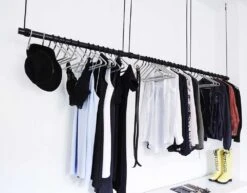 LIND DNA Swing Kleideranhänger 80cm, Schwarz/Schwarzes Lede -Möbelgeschäft lind dna swing kleideranhanger 80cm schwarz schwarzes lede 5