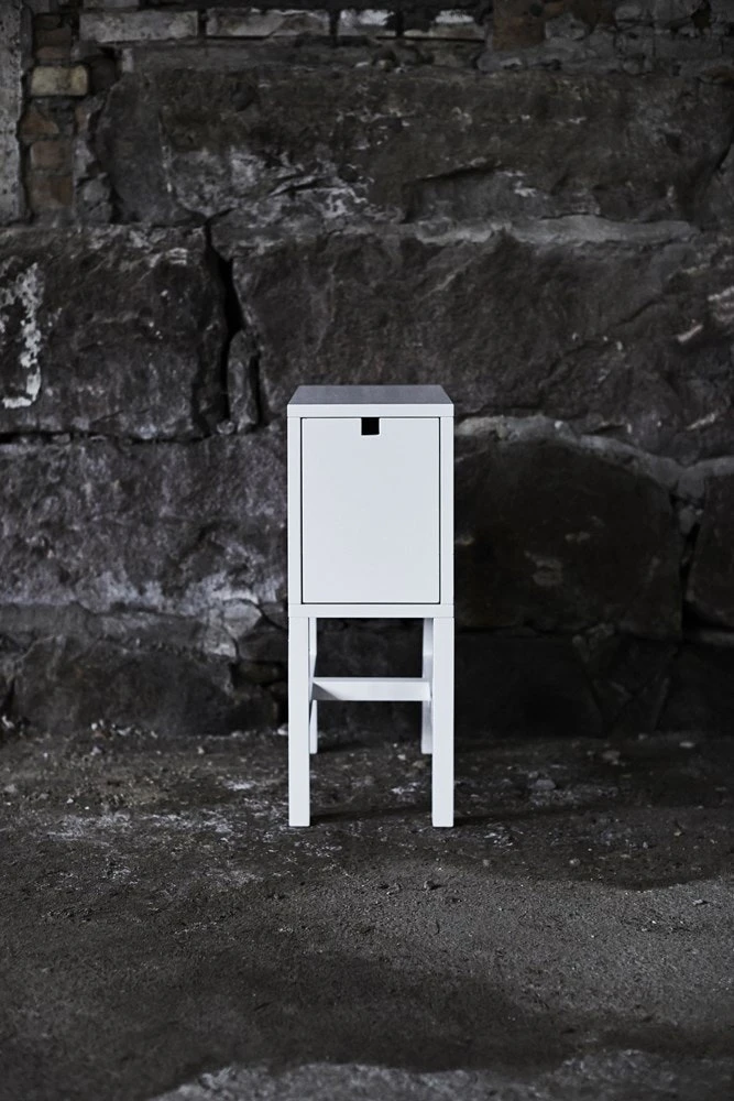 Falsterbo Bedside Table Low, White Lacquer 4 Falsterbo Bedside Table Low, White Lacquer – Bild 2