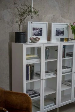 Volt Schränkchen Glastür Weiß, 75x32x130 Cm -Möbelgeschäft mavis volt glasvitrine weier lack 3