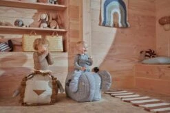 OYOY Erik Elephant Pouf, Blau -Möbelgeschäft oyoy pouf 4