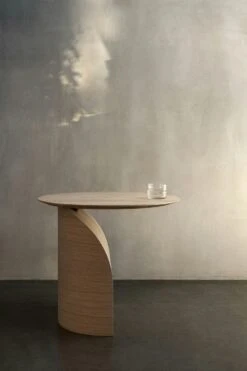 Swedese Savoa Beistelltisch Ø54 Cm, Eiche Natur -Möbelgeschäft swedese savoa bord 64cm hojd 45cm 30