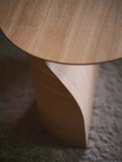 Swedese Savoa Beistelltisch Ø54 Cm, Geölte Eiche -Möbelgeschäft swedese savoa bord 64cm hojd 45cm 34