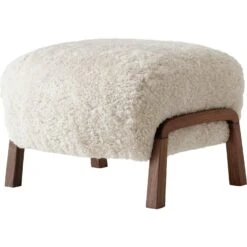 &Tradition Wulff ATD3 Pouf, Walnussfarben/Sheepskin Moonlight